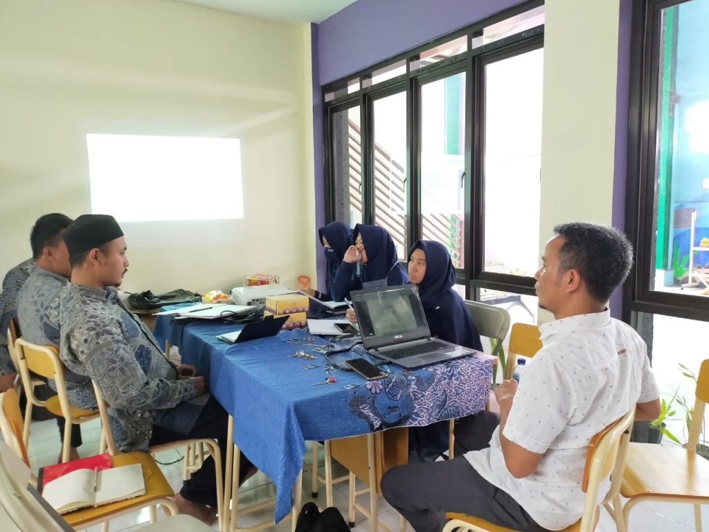 Pelatihan kurikulum dan perangkat pemebelajaran