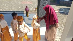 Pentingnya Mengajarkan Etika Sejak Dini