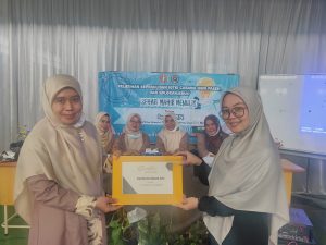 Diantika IE pelatihan kepanulisanmenjadi pemateri