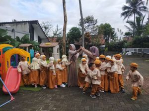 Menumbuhkan Karelter Anak dengan Permainan Tradisional