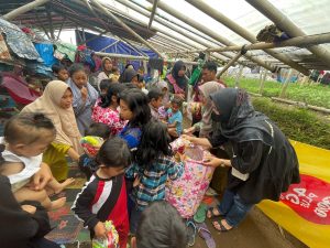 Sekolah Mutiara Embun Pagi antarkan bantuan Genpa cianjur